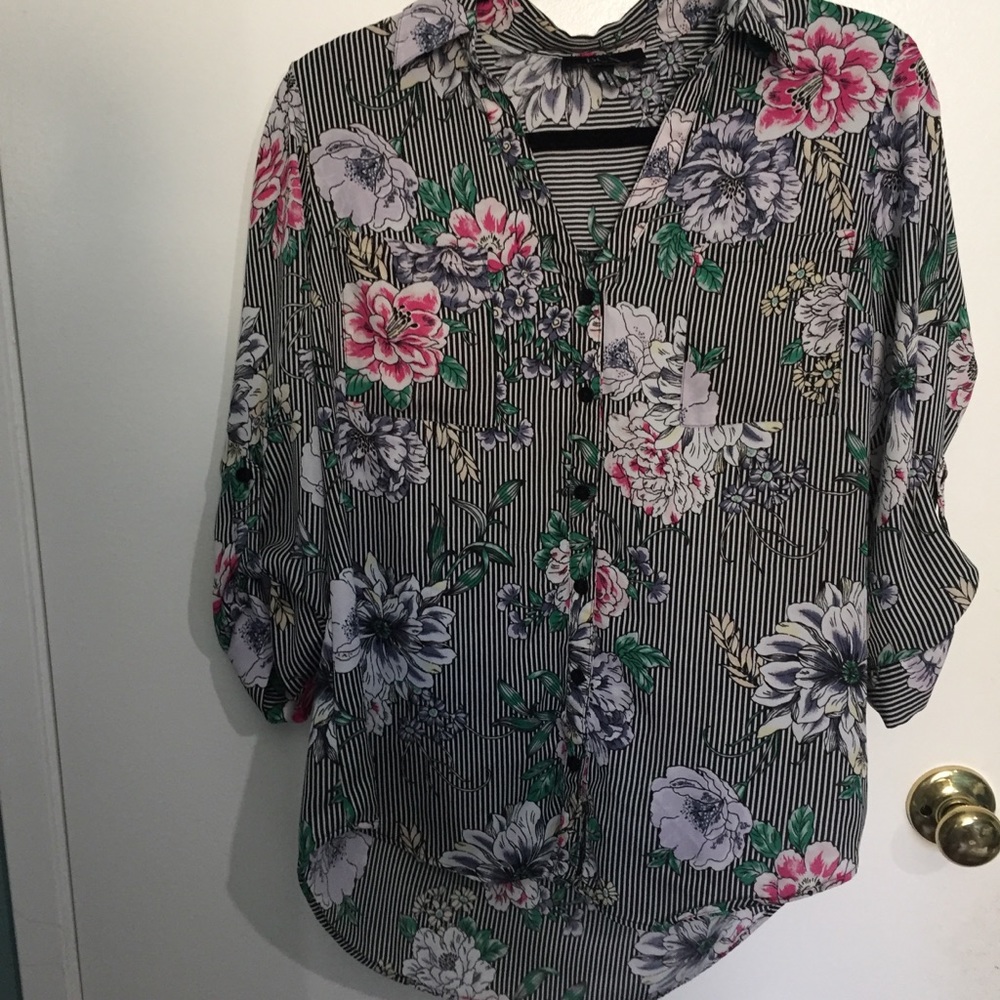 FLORAL STRIPPED LONG SLEEVED BLOUSE. LIKE NEW.